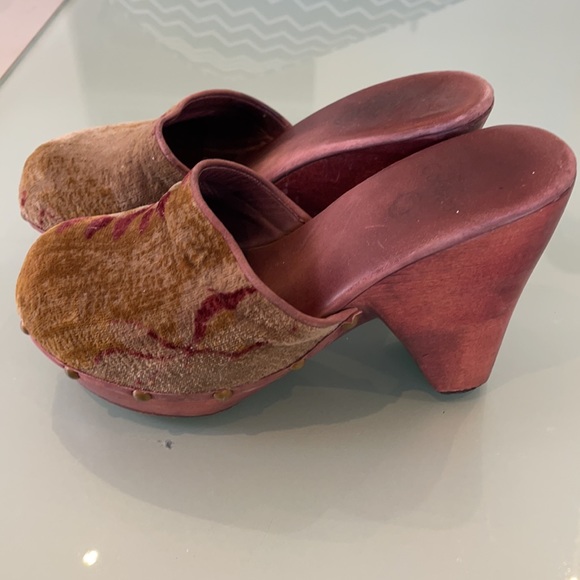 Sandals - Picture 2 of 8